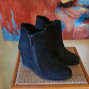 Vince Camuto Jeffers Wedge Booties Size 9
